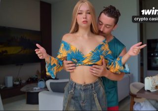 Có được chiếc điều khiển thần kỳ có thể tạm dừng người khác cậu trai đã lôi cô em gái của mình ra thử nghiệm